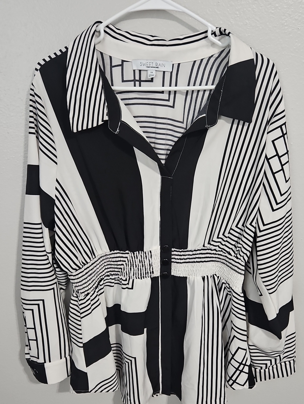 Sweet Rain Black & White Geometric Button-Front Top